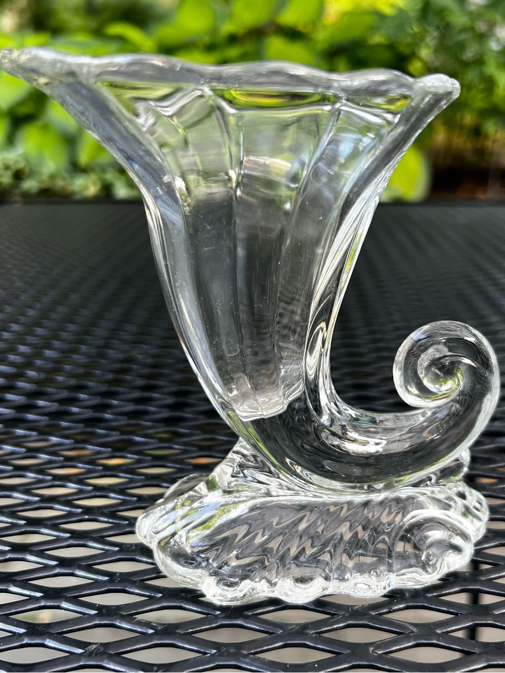 VINTAGE CLEAR GLASS CORNUCOPIA VASE